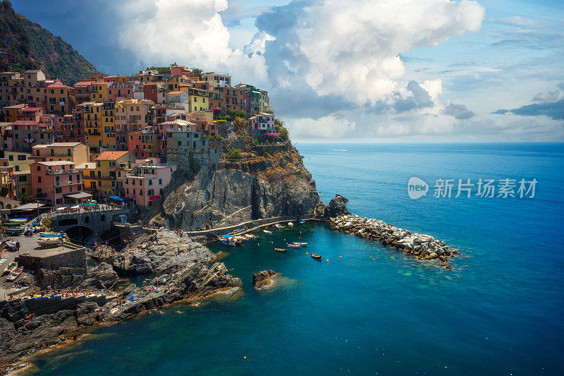 马纳罗拉的全景在Cinque Terre，意大利